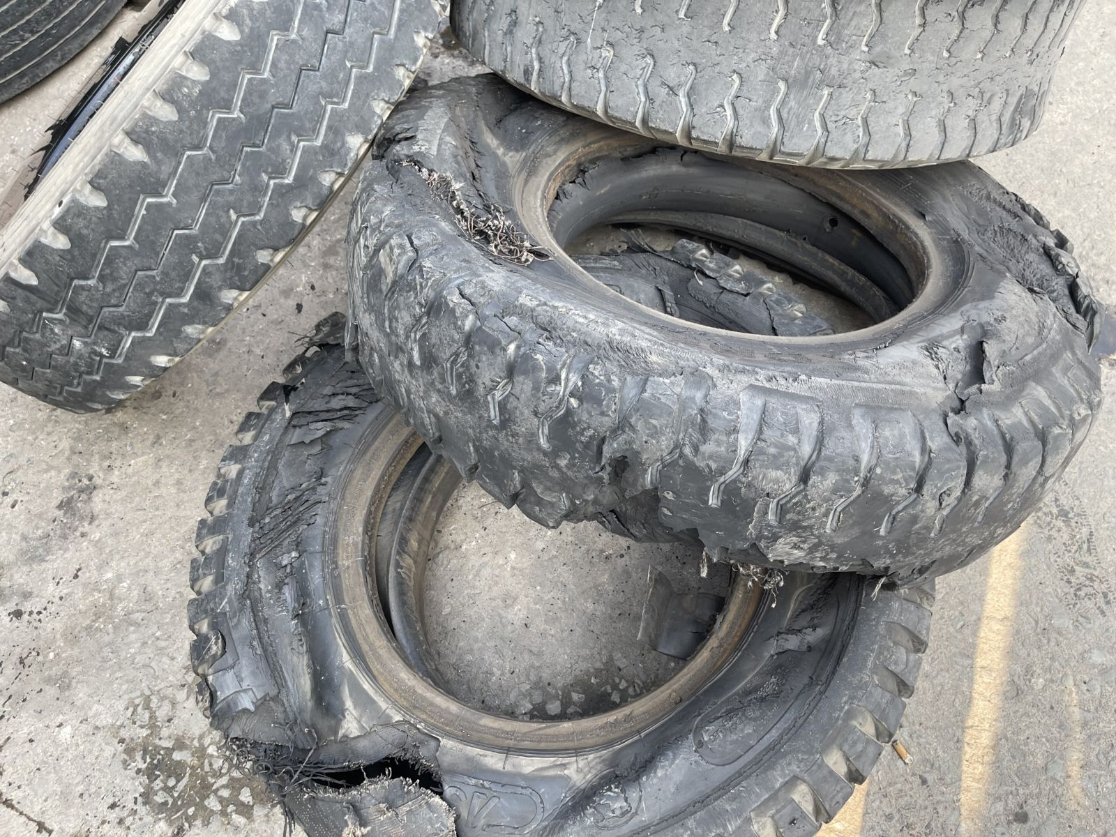 Thu Mua Lốp Xe Cũ Trên Toàn Quốc: Giá Cao - Uy Tín - Chuyên Nghiệp